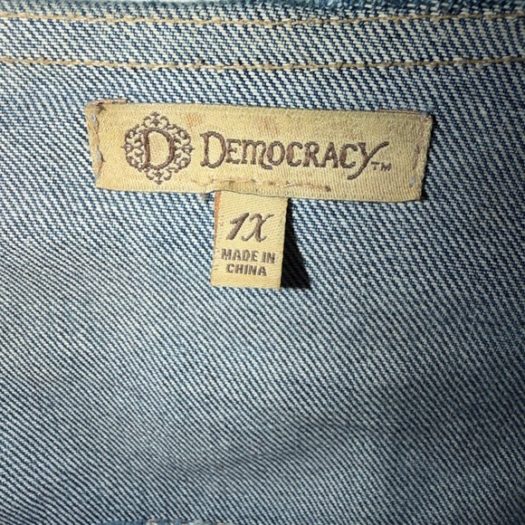Democracy Distressed Denim Jacket Frayed Edge Cropped Jacket 1X - Picture 2 of 2